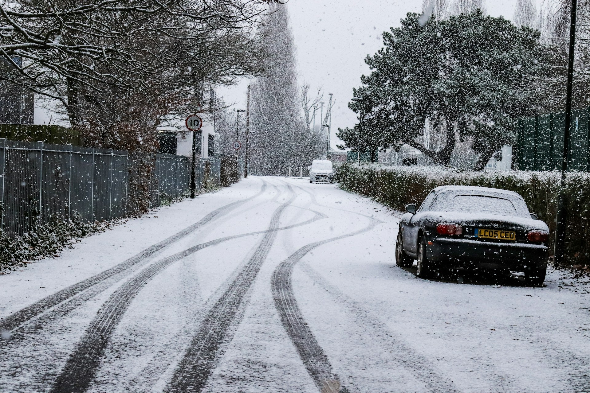 Conduire en sécurité par temps de neige : conseils et équipements indispensables